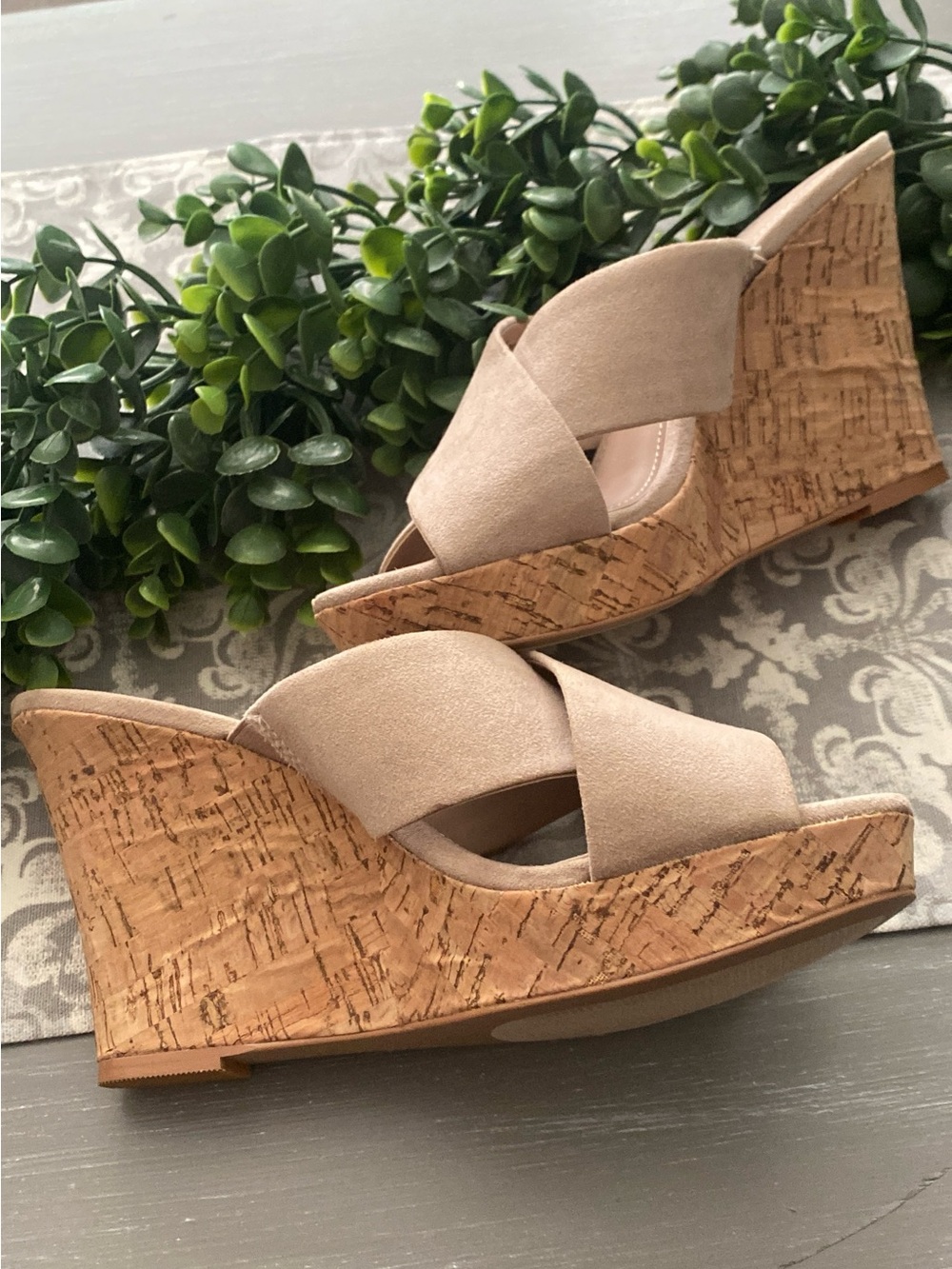 NWOT Charles by Charlie David Latrice 4” Wedge Nude Light Taupe Sandal Size 9.5